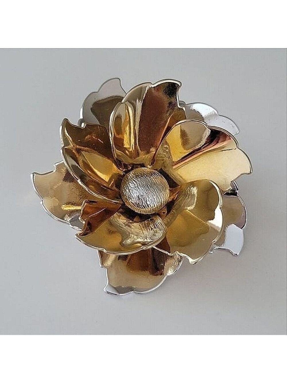 Vintage Sarah Coventry Gold & Silver Tone Flower Brooch #0158